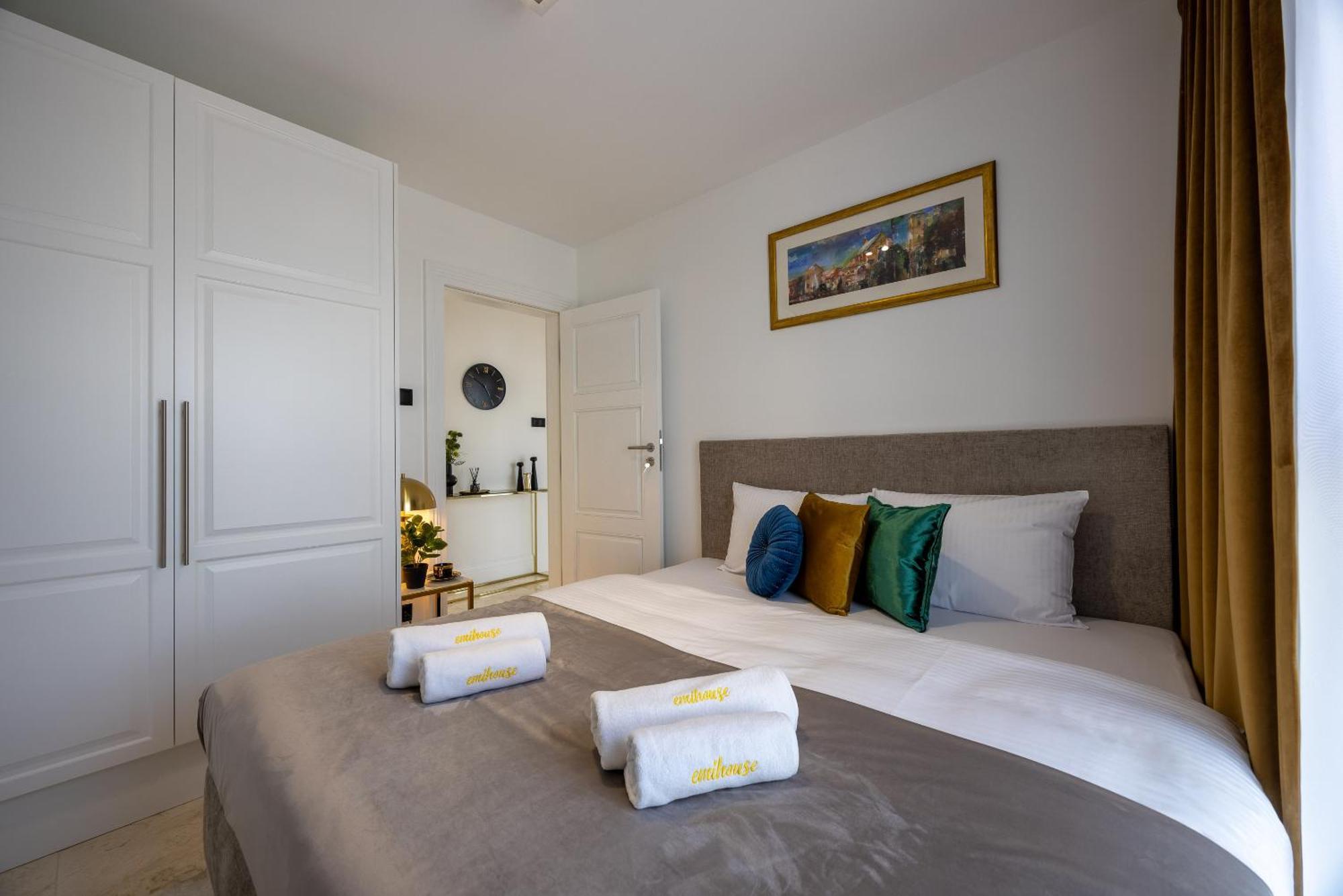 Emihouse Riverside Premium & Free Parking *