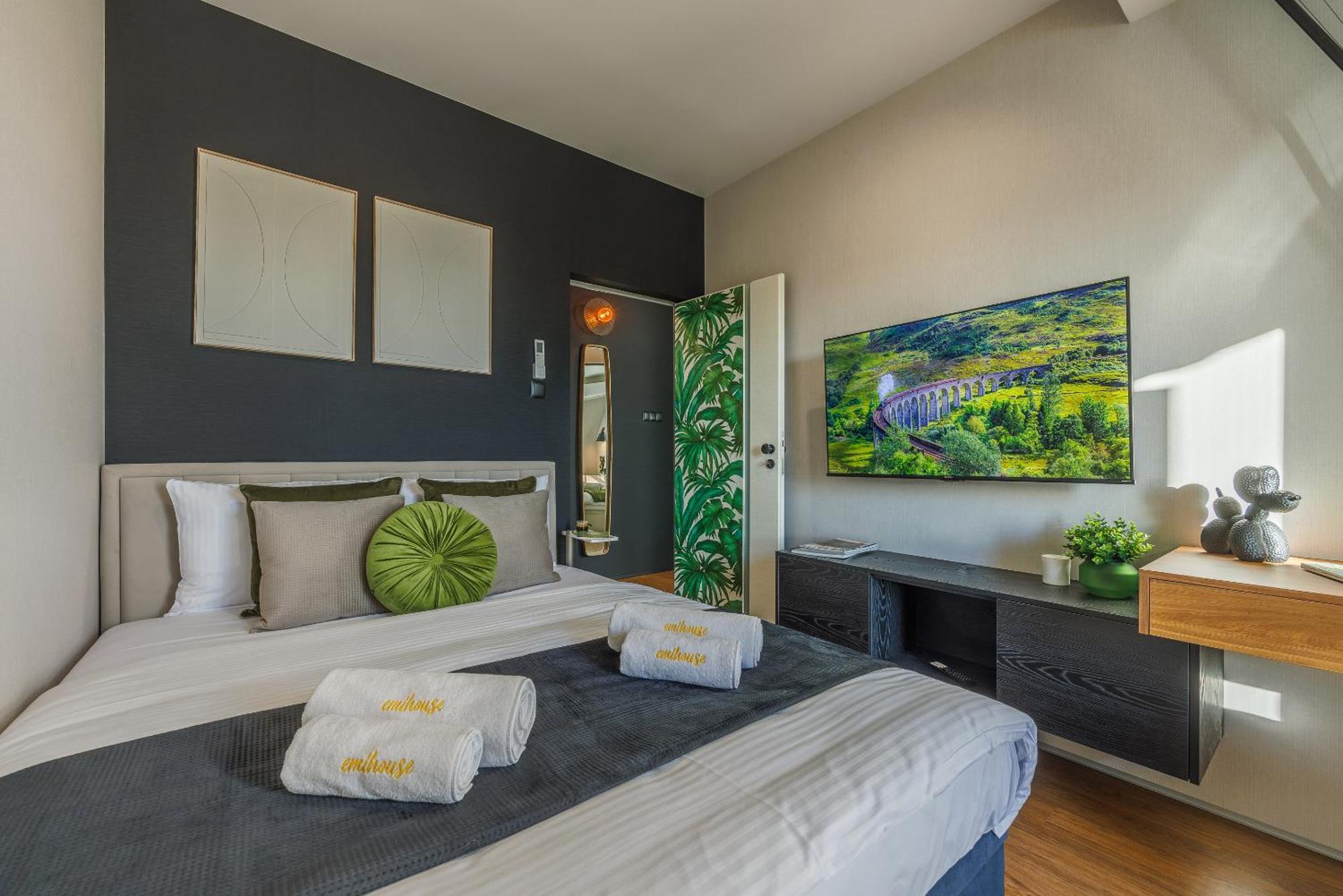 Emihouse Riverside Premium & Free Parking Apartment
