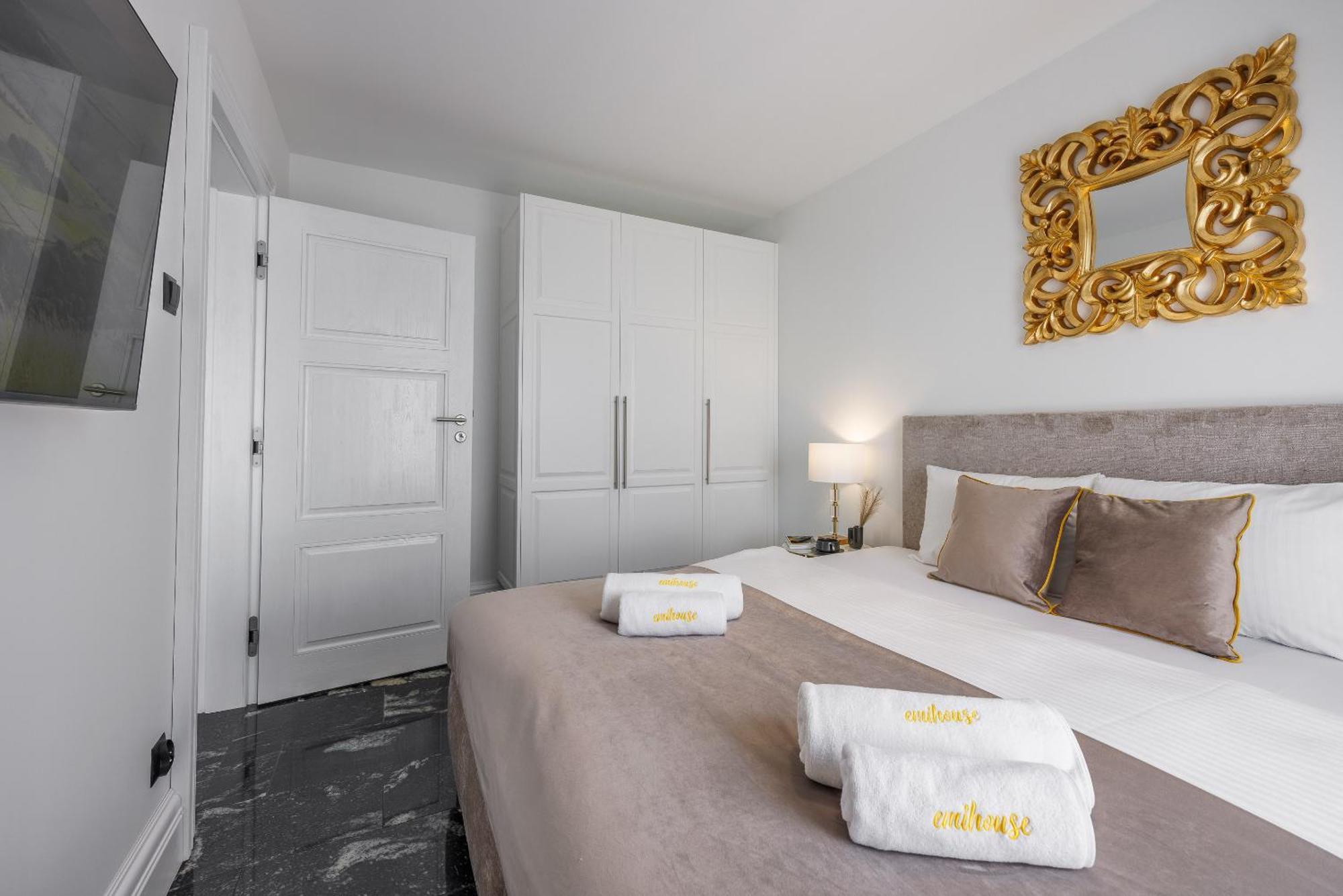 Apartment Emihouse Riverside Premium & Free Parking