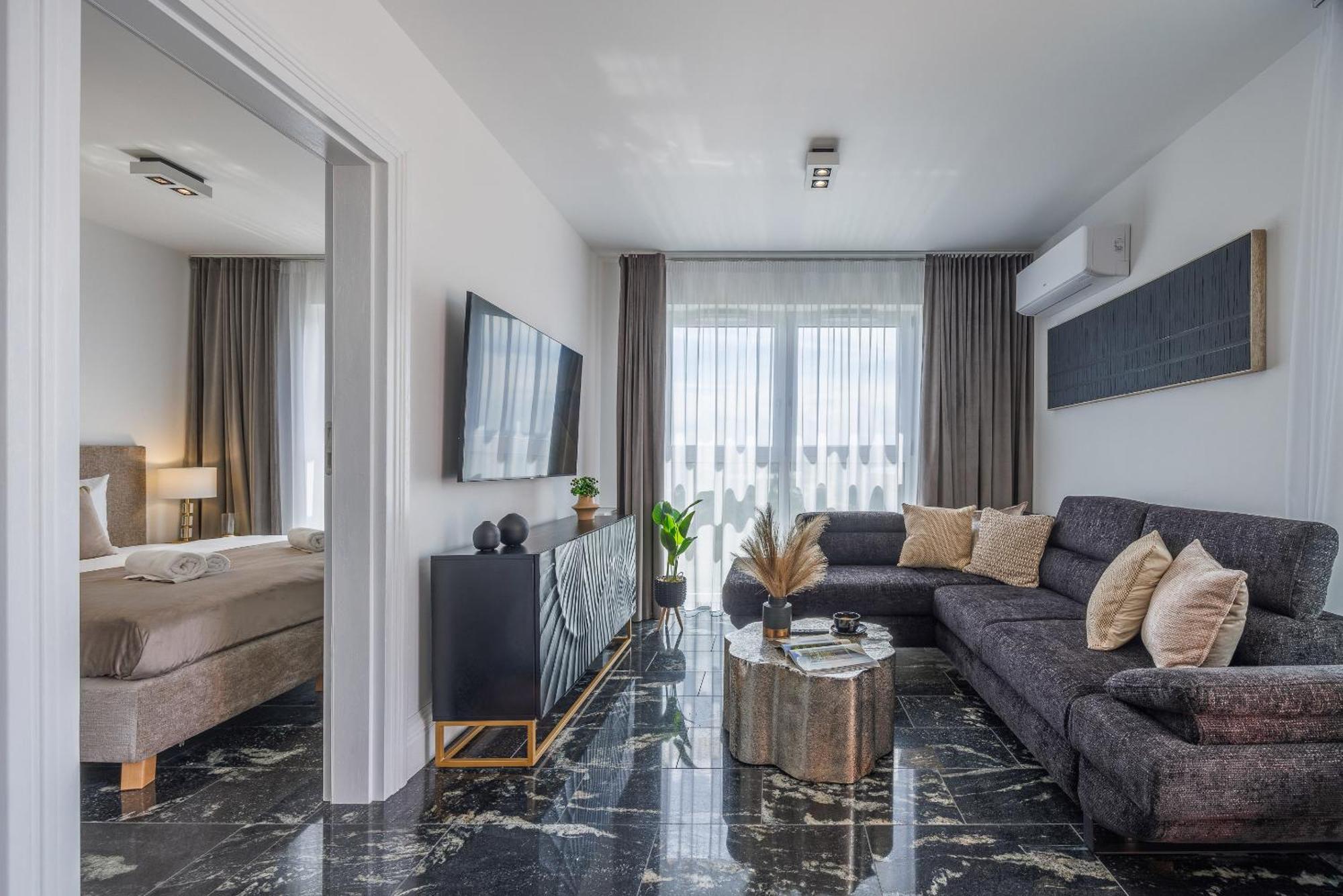 Apartment Emihouse Riverside Premium & Free Parking