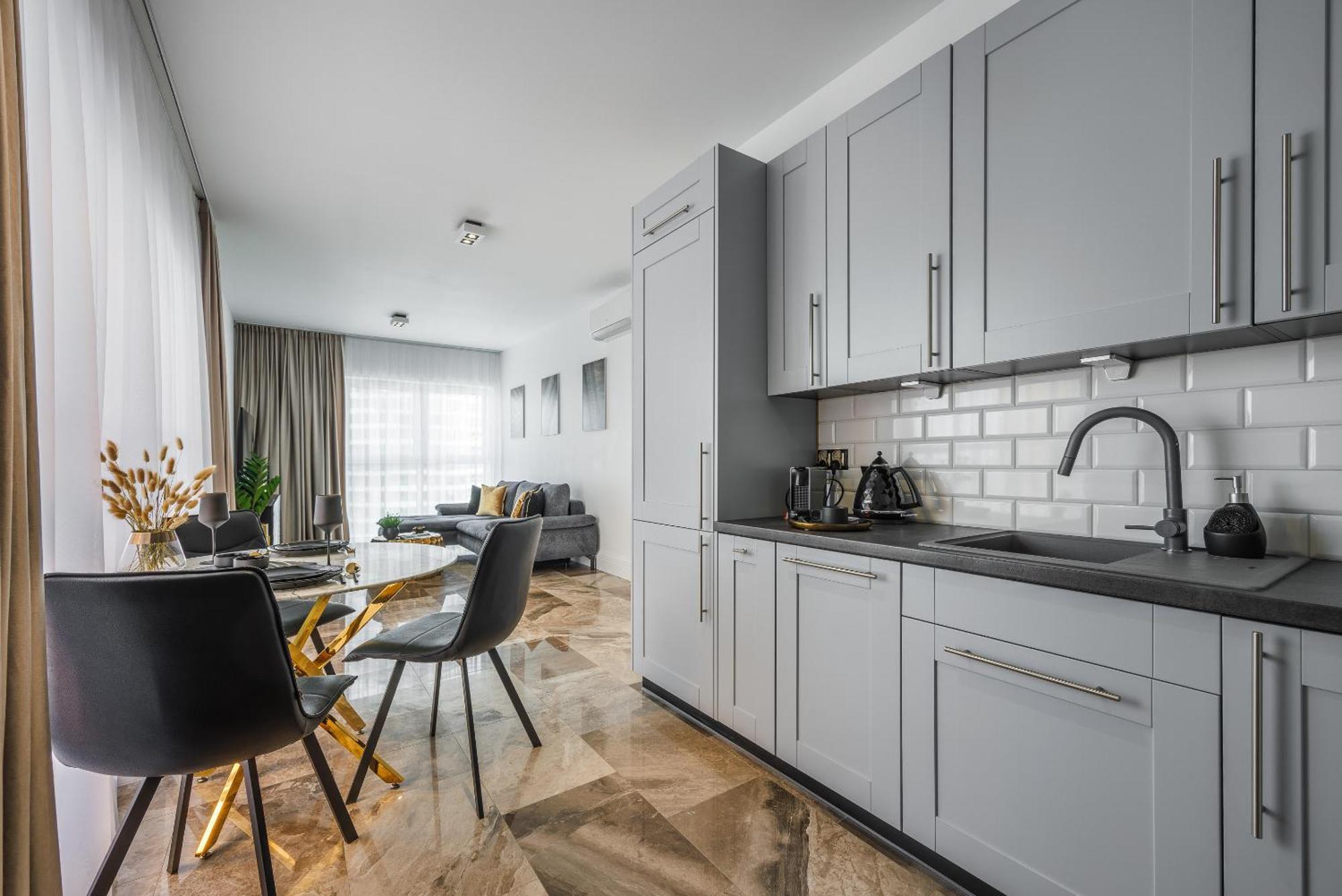 Emihouse Riverside Premium & Free Parking Apartment